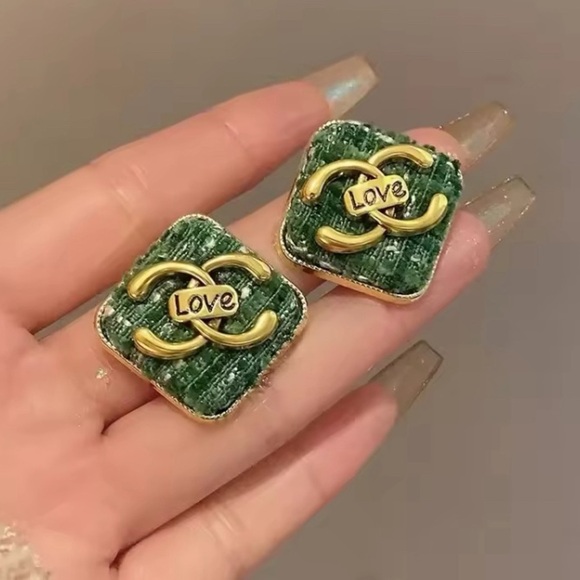 High Fashion Velvet Love Earrings - Picture 4 of 4